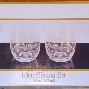 Wine glass set. 2 in each set